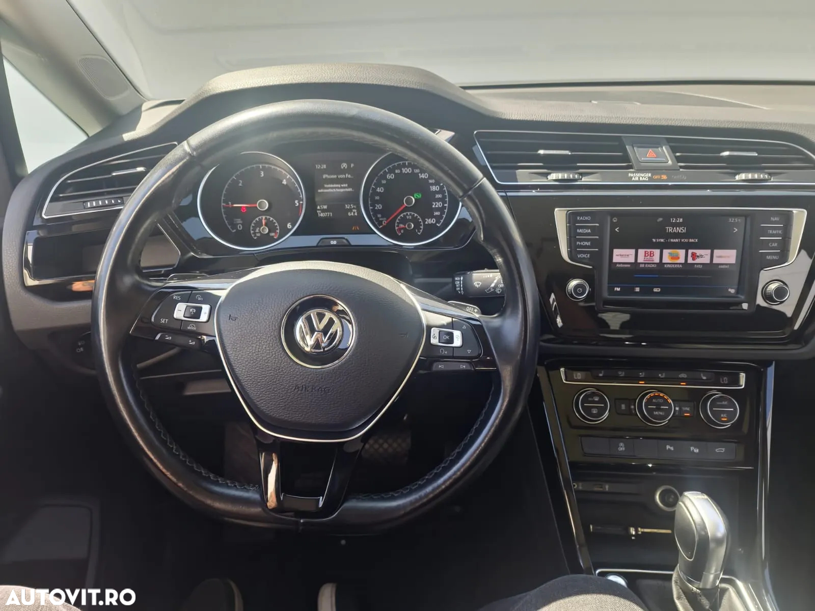 Volkswagen Touran 2.0 TDI DPF BlueMotion Technology DSG Highline - 12