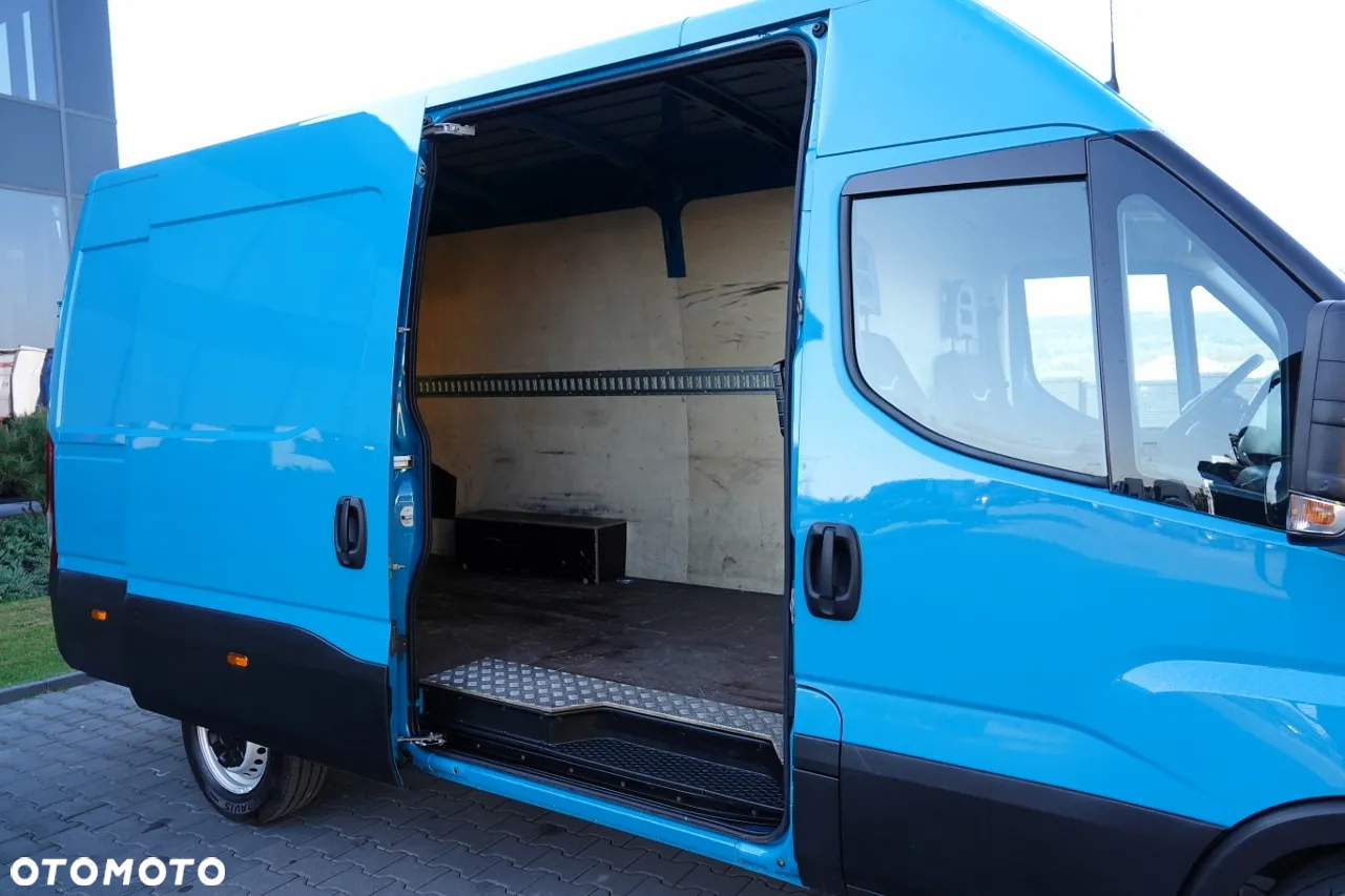 Iveco DAILY 2,3 D / BLASZAK / 2021 ROK / SPROWADZONY / PO KONTRAKCIE SERWISOWYM - 20