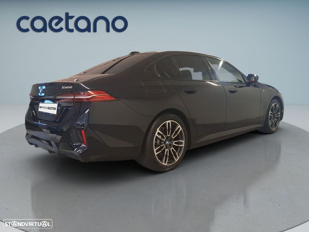 BMW 530 e Pack Desportivo M - 8