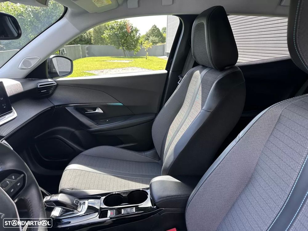 Peugeot 2008 PureTech 130 EAT8 Allure Pack - 32