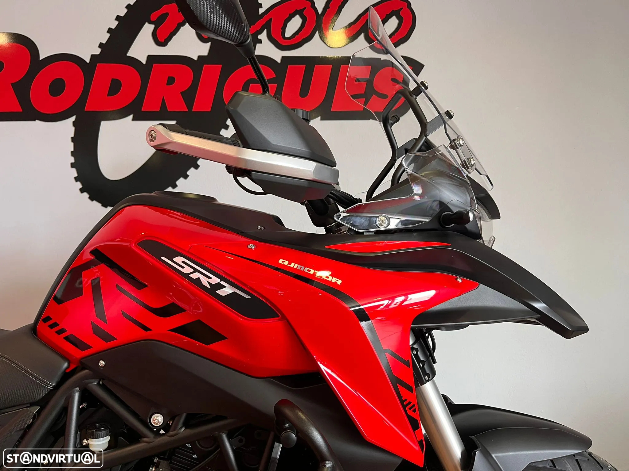 QJ Motor SRT 700X - OFERTA 3 MALAS ALUMÍNIO + EQUIPAMENTO - 2