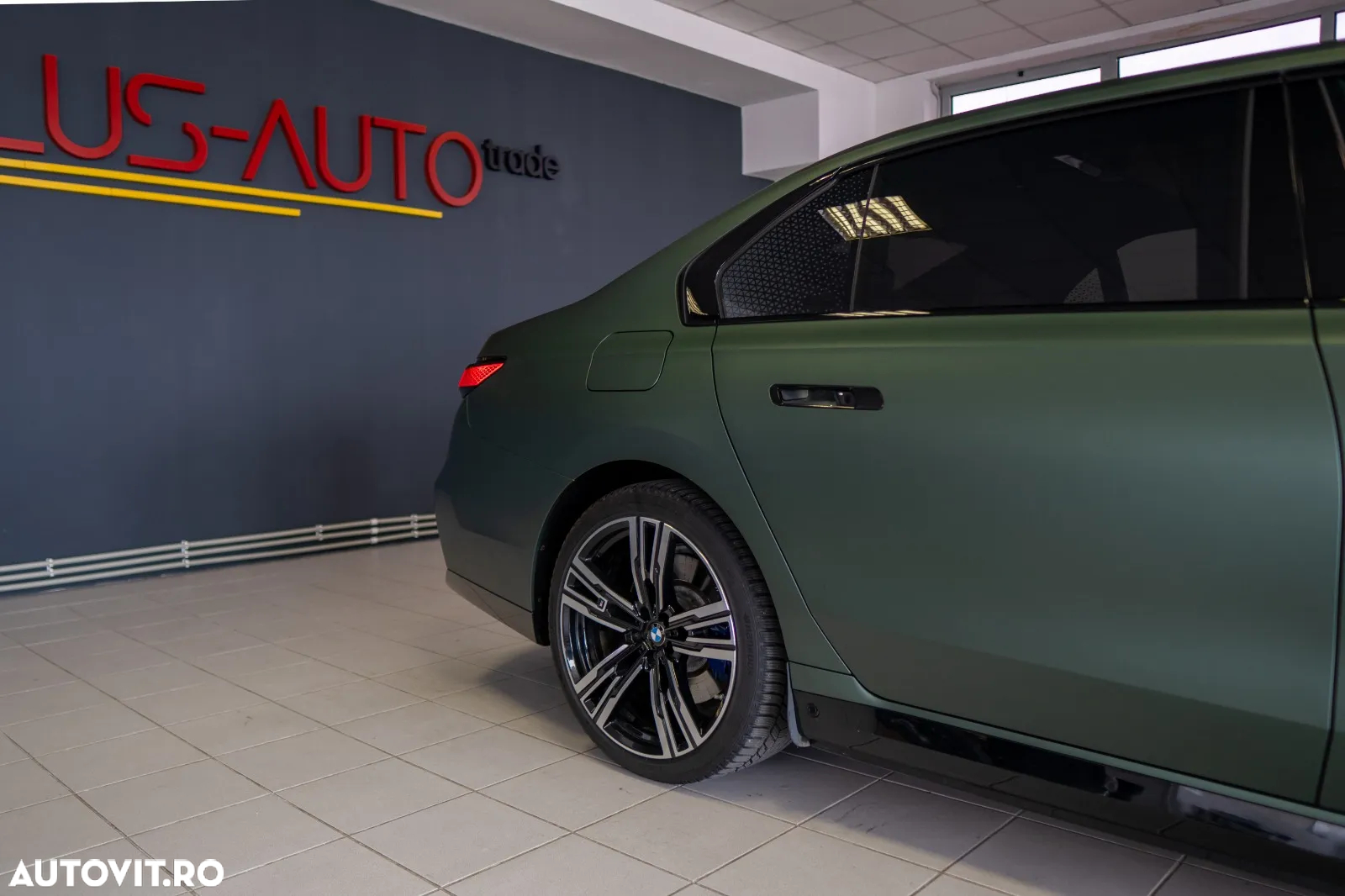 BMW i7 xDrive60 - 12