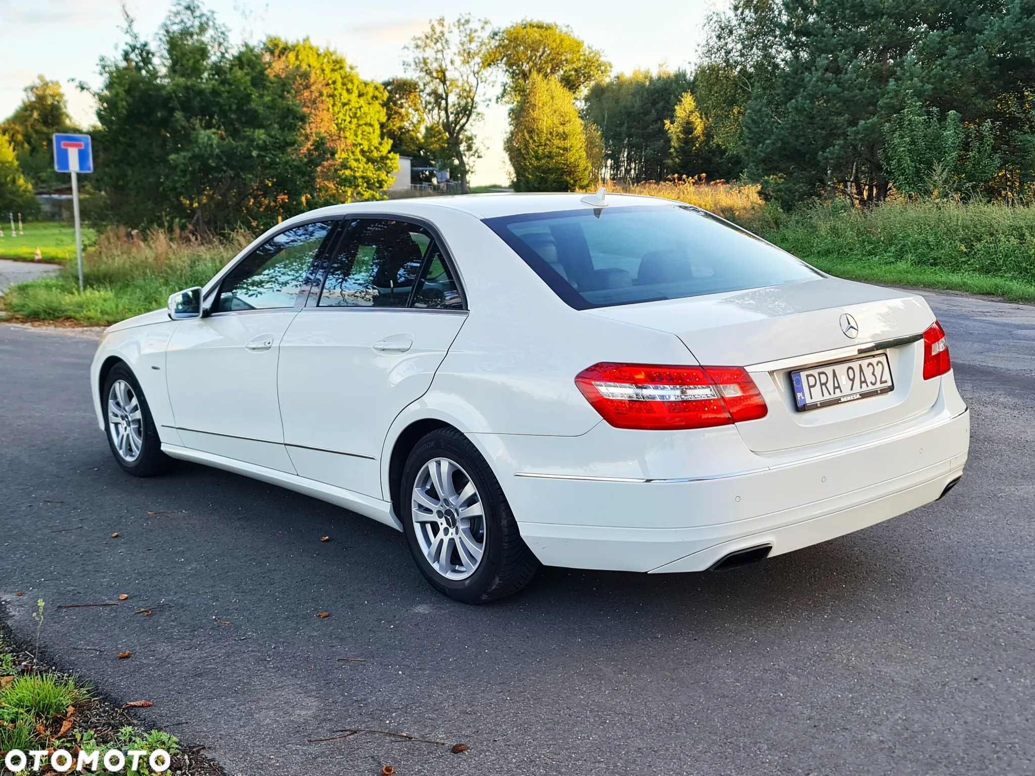 Mercedes-Benz Klasa E 200 CGI BlueEffICIENCY Avantgarde - 4
