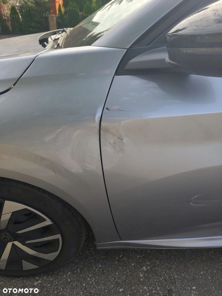 Peugeot 208 - 17