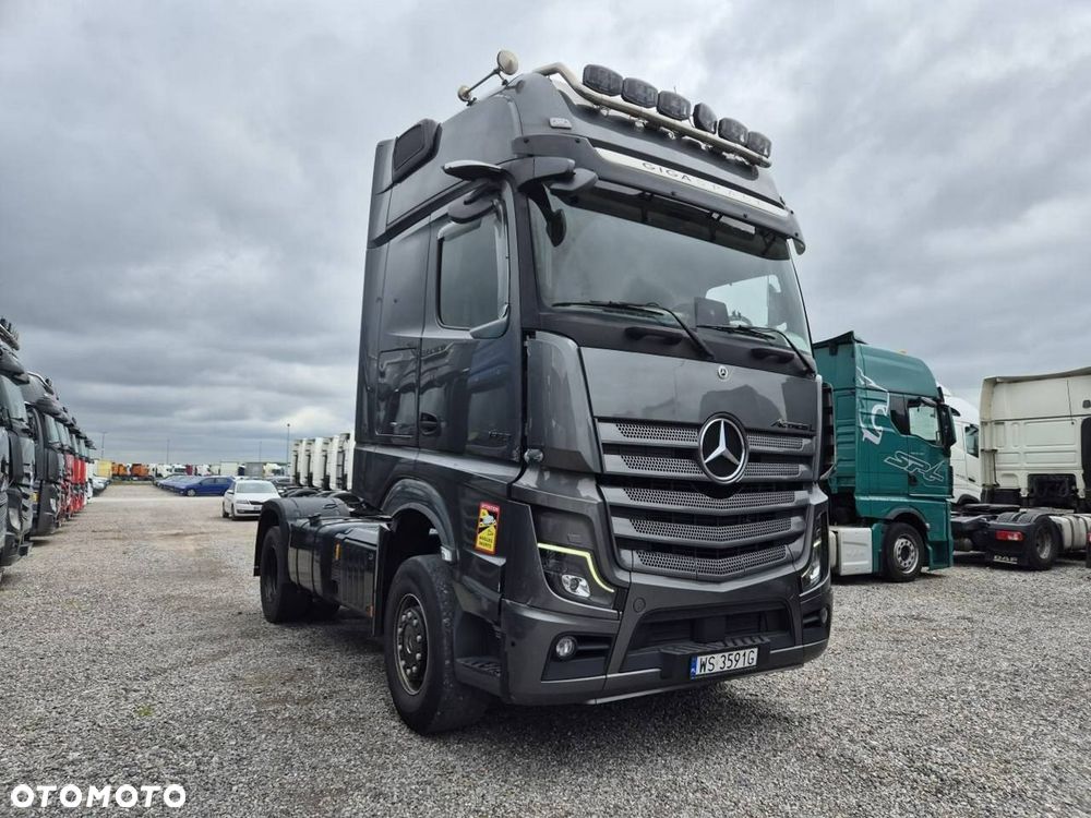 Mercedes-Benz Actros - 1