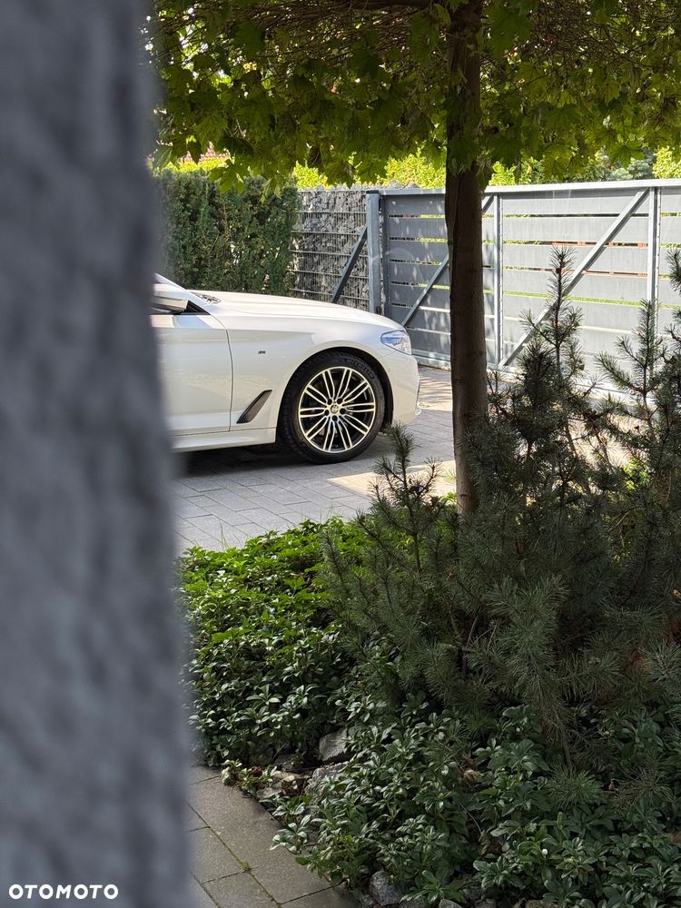 BMW 5 Series 2018 photo 2