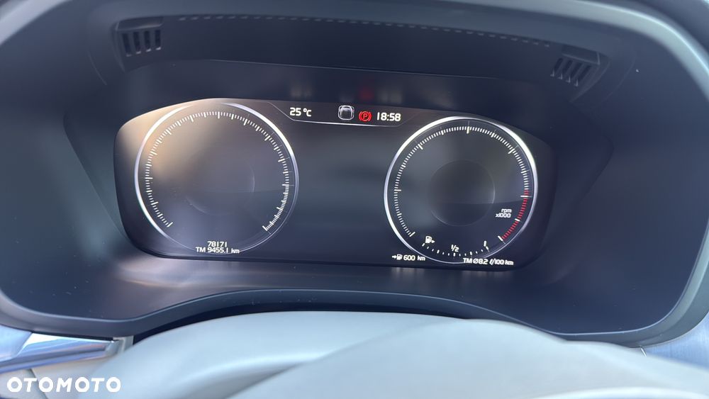 Volvo XC 60 B4 D Momentum - 10