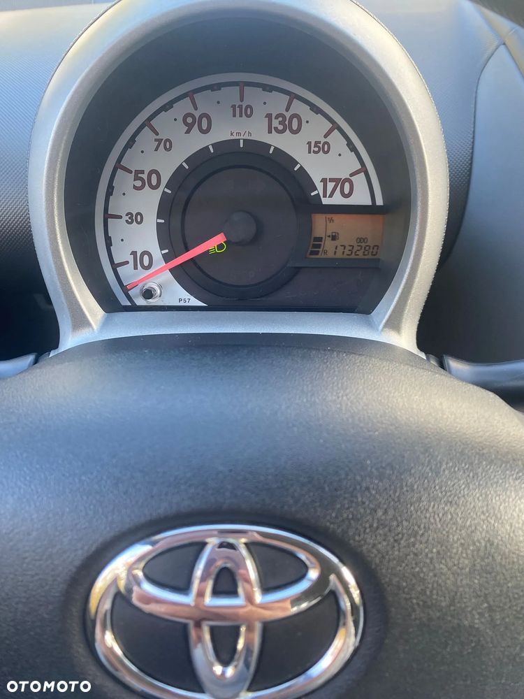 Toyota Aygo ver-1-0-vvt--i - 10