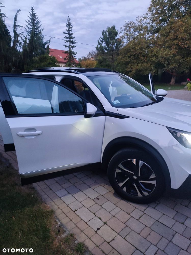 Peugeot 2008 1.2 PureTech Allure S&S EAT8 - 4