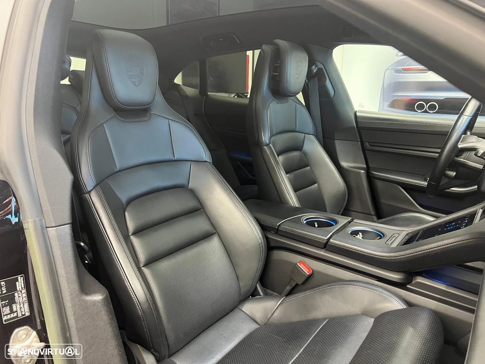 Porsche Taycan Cross Turismo 4 - 22