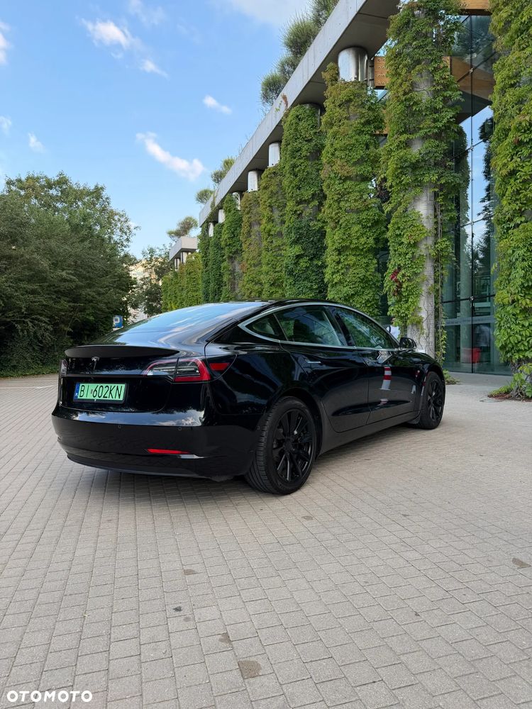 Tesla Model 3 - 8