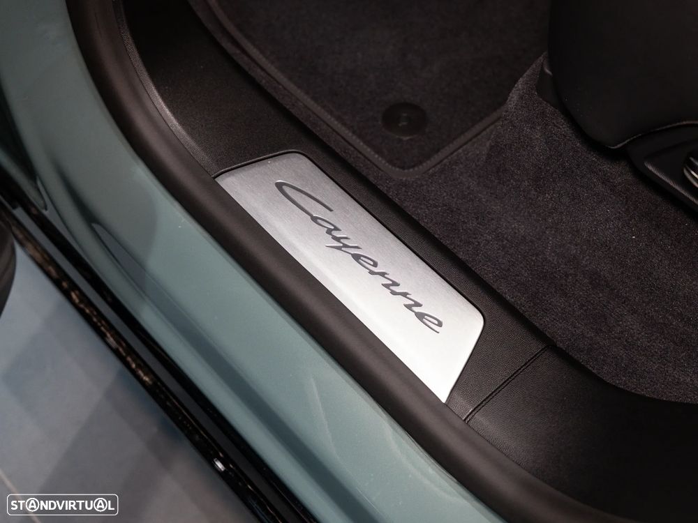 Porsche Cayenne Electric - 36