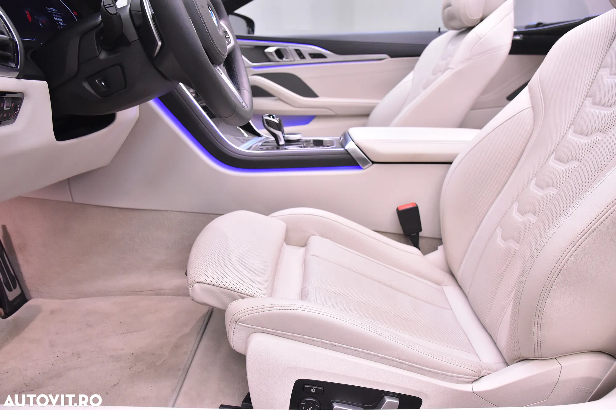 BMW Seria 8 840i xDrive - 32
