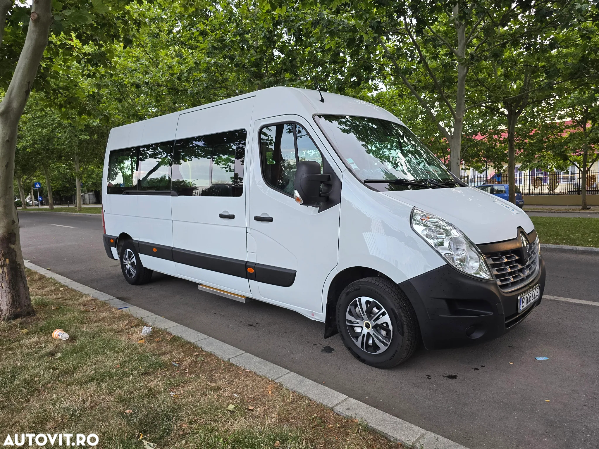 Renault Master 2.3 dCi 110 Combi 3,5t L2H2 8+1 locuri 4,7 m3 Confort - 2