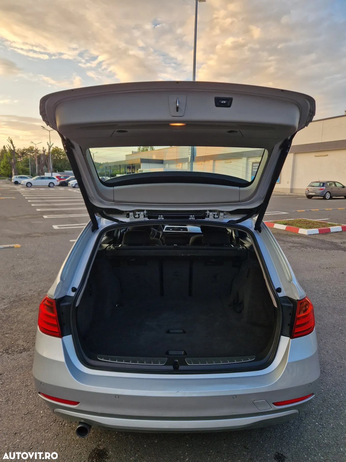 BMW Seria 3 320d Touring Aut. Efficient Dynamics Edition Blue Perf. Sport Line - 16