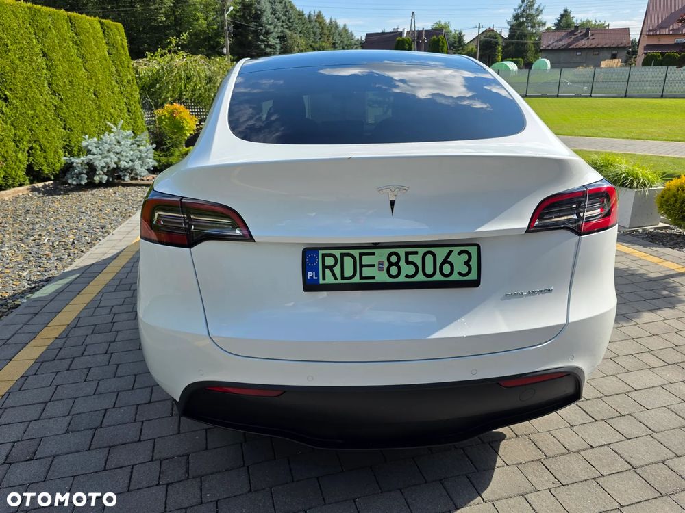 Tesla Model Y Long Range AWD - 11