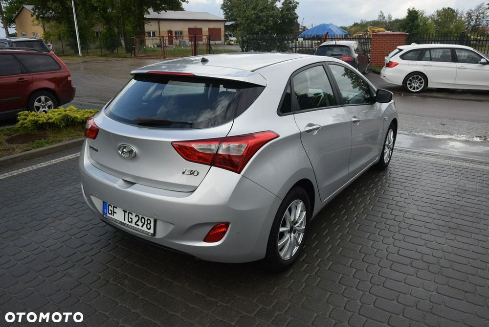 Hyundai i30 blue 1.6 GDI Trend - 12