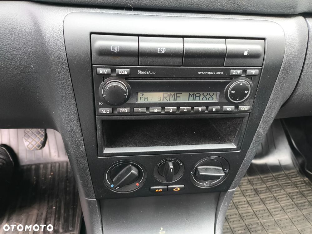 Skoda Octavia 1.6 Tour - 12