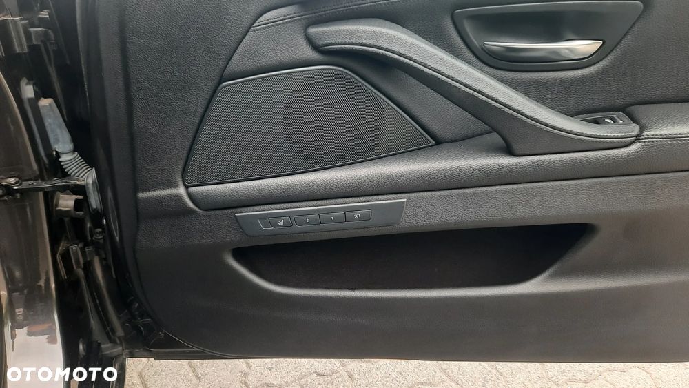 BMW Seria 5 530d xDrive - 14