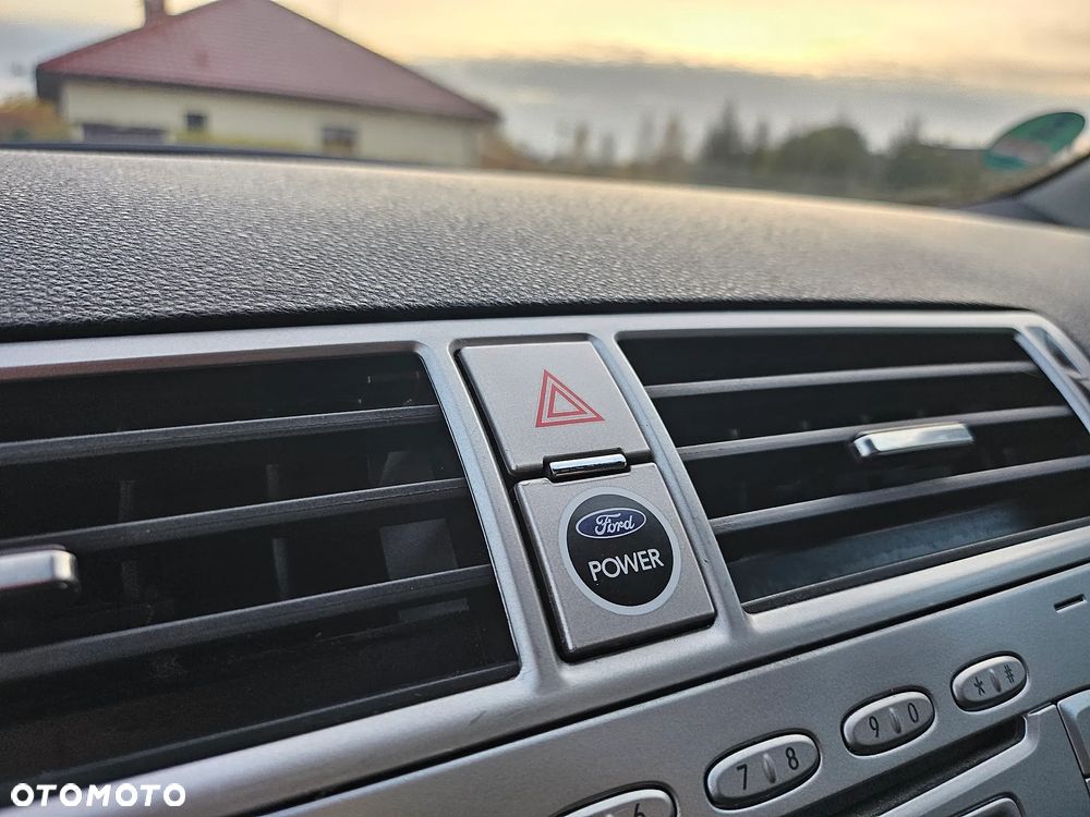 Ford Kuga 2.0 TDCi 4WD Titanium - 29