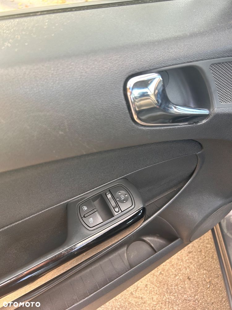 Opel Corsa 1.4 16V Cosmo - 22