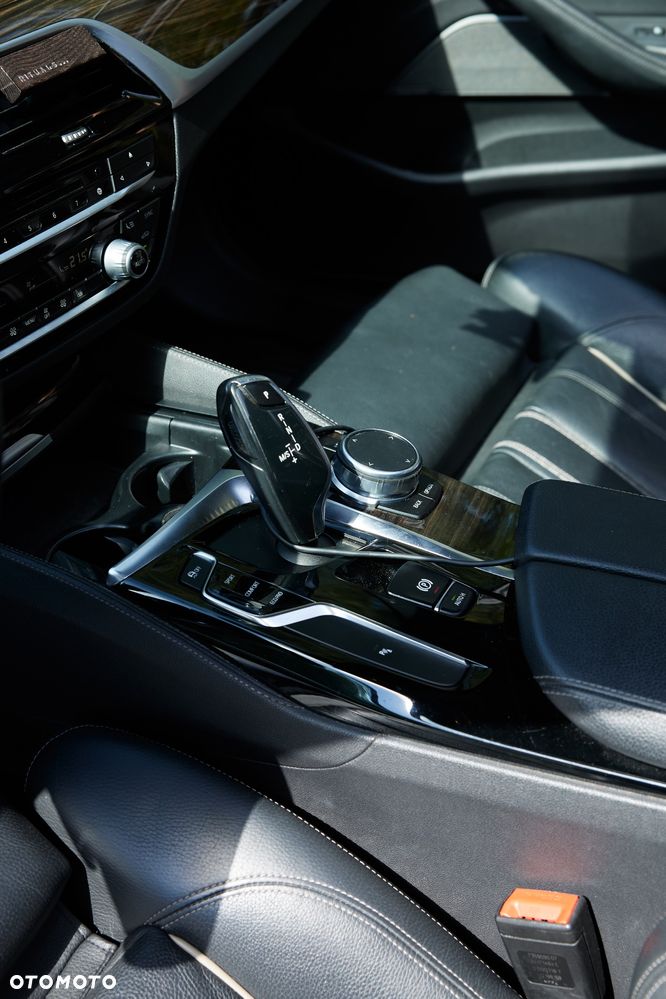 BMW Seria 5 540i xDrive M Sport sport - 33
