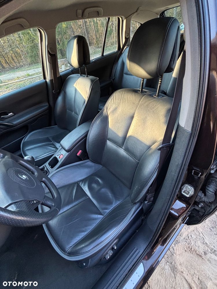 Renault Laguna 2.0 dCi FAP Initiale - 19