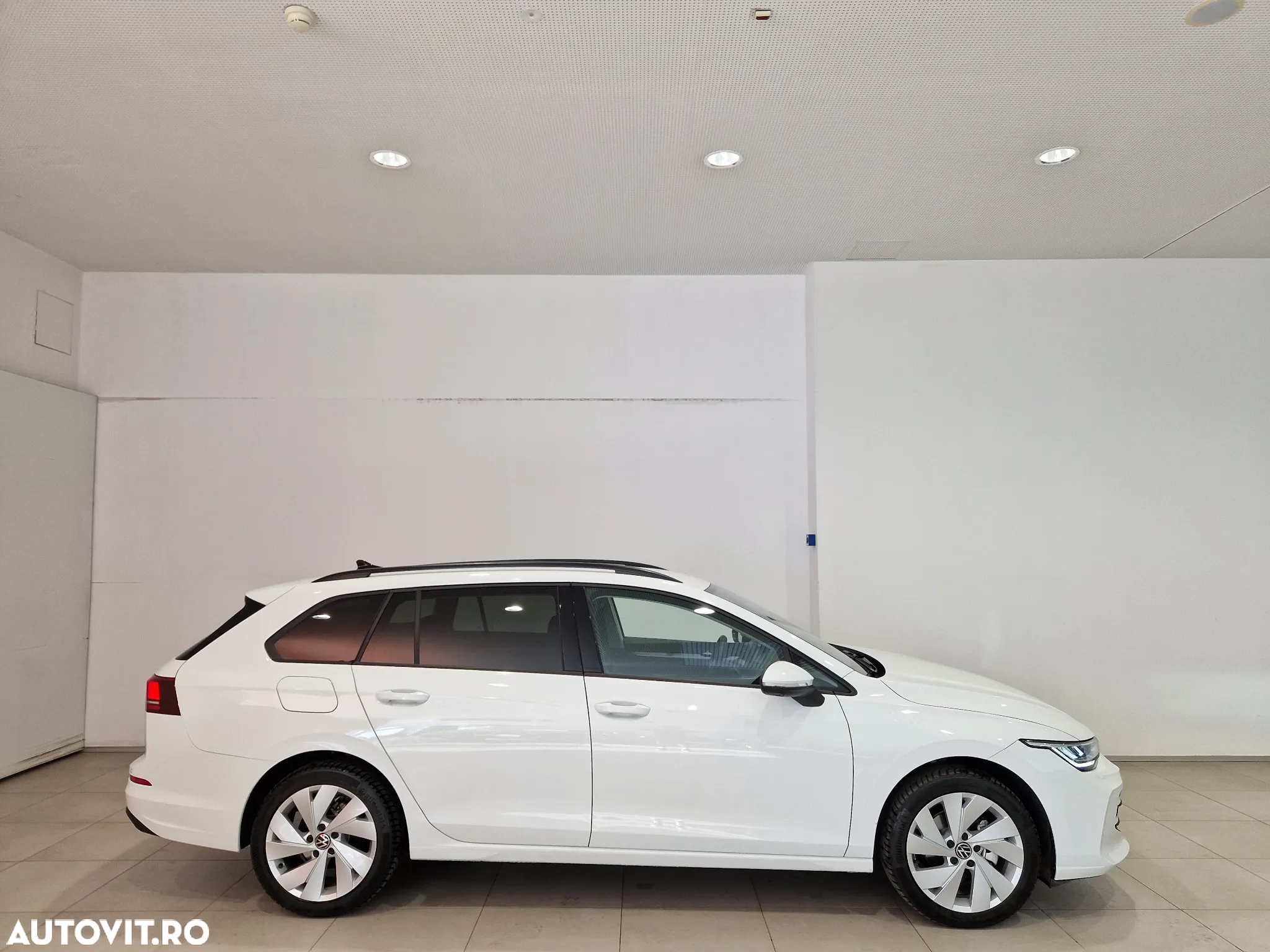 Volkswagen Golf 1.5 eTSI DSG MHEV Life - 6