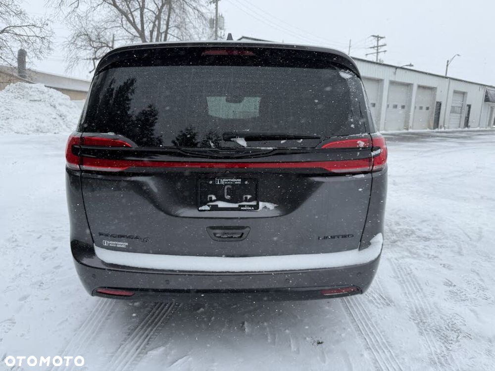 Chrysler Pacifica - 7