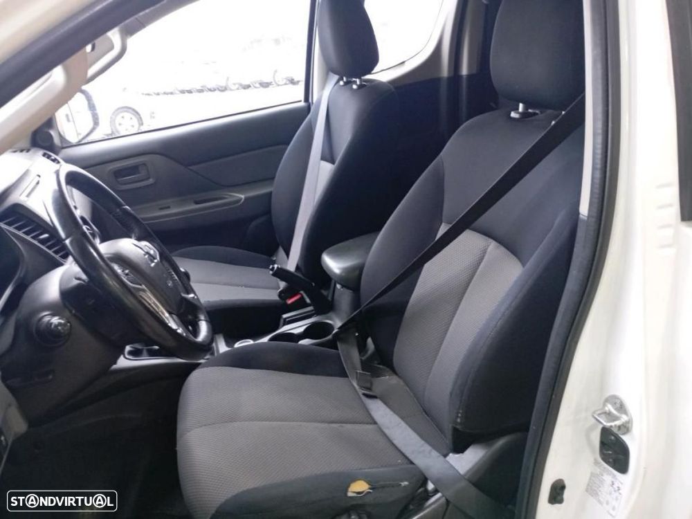 Mitsubishi L200 2.4 DI-D Club 4WD C/IVA - 6