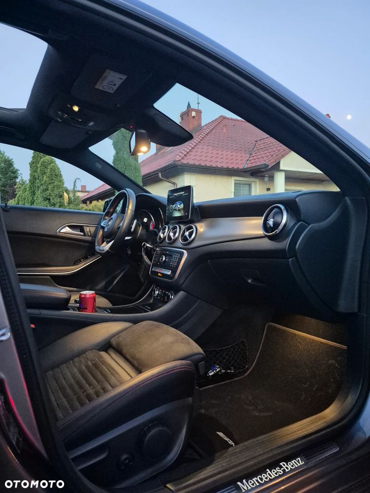 Mercedes-Benz CLA 200 7G-DCT AMG Line - 11