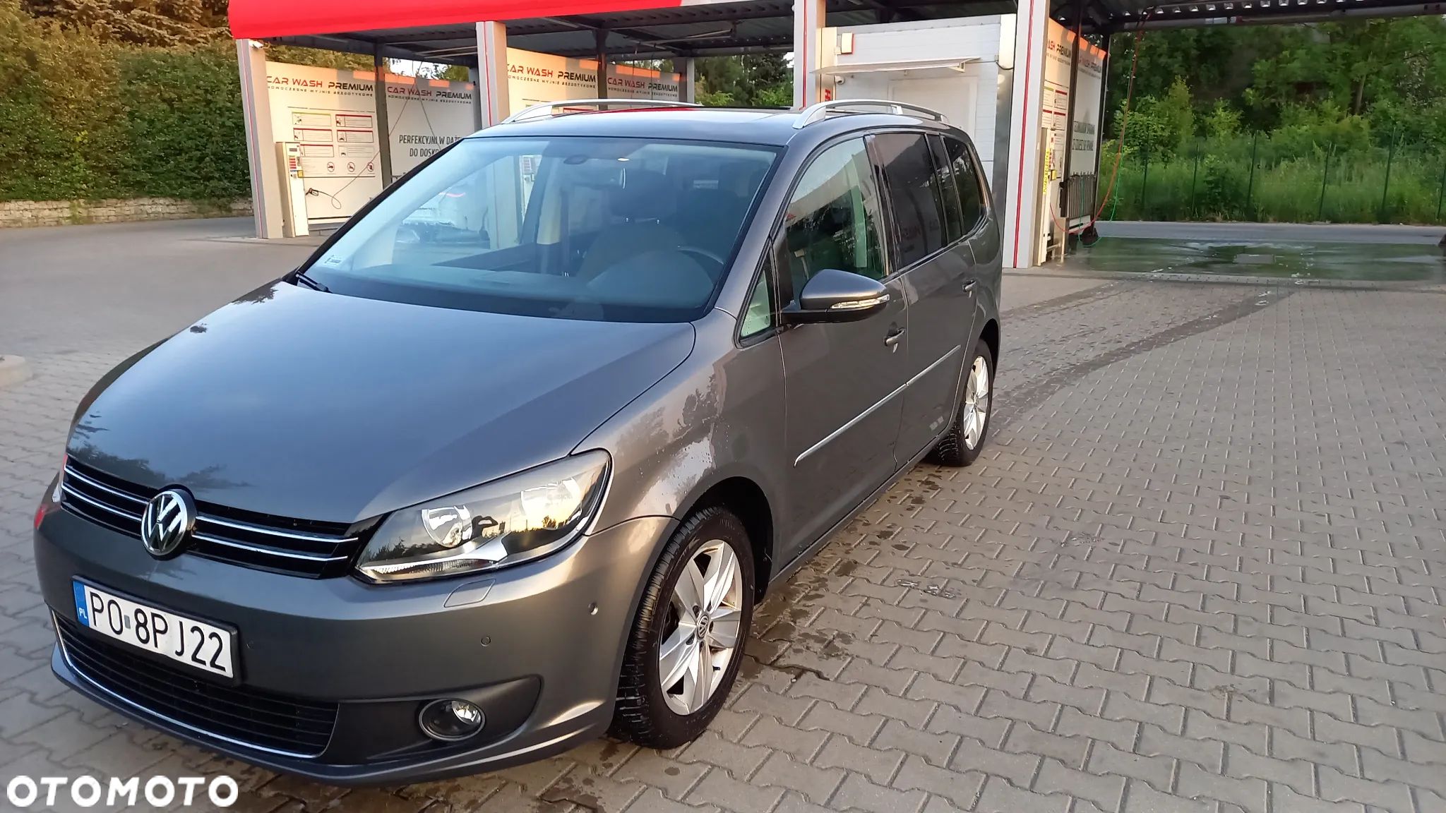 Volkswagen Touran 2.0 TDI DPF BlueMotion Technology DSG Highline - 1