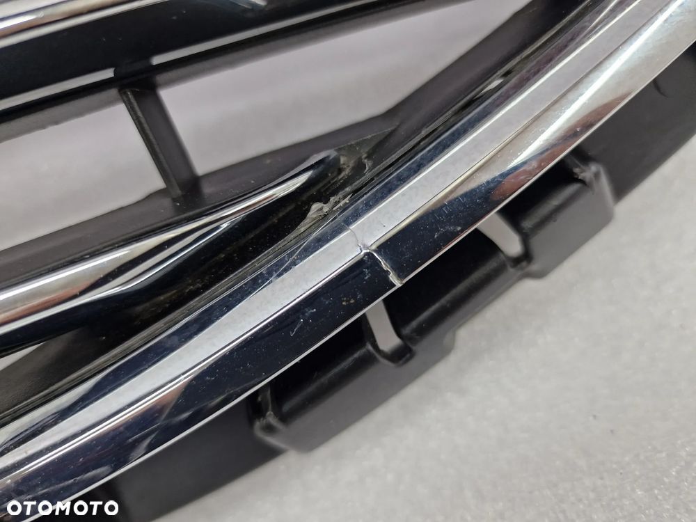 FORD FIESTA MK8 17- ATRAPA / GRILL / KRATKA ŚRODKOWA ZDEZRAKA PRZEDNIEGO PRZÓD , NR H1BB-8200-B , NR AUKCJI KR240 - 8