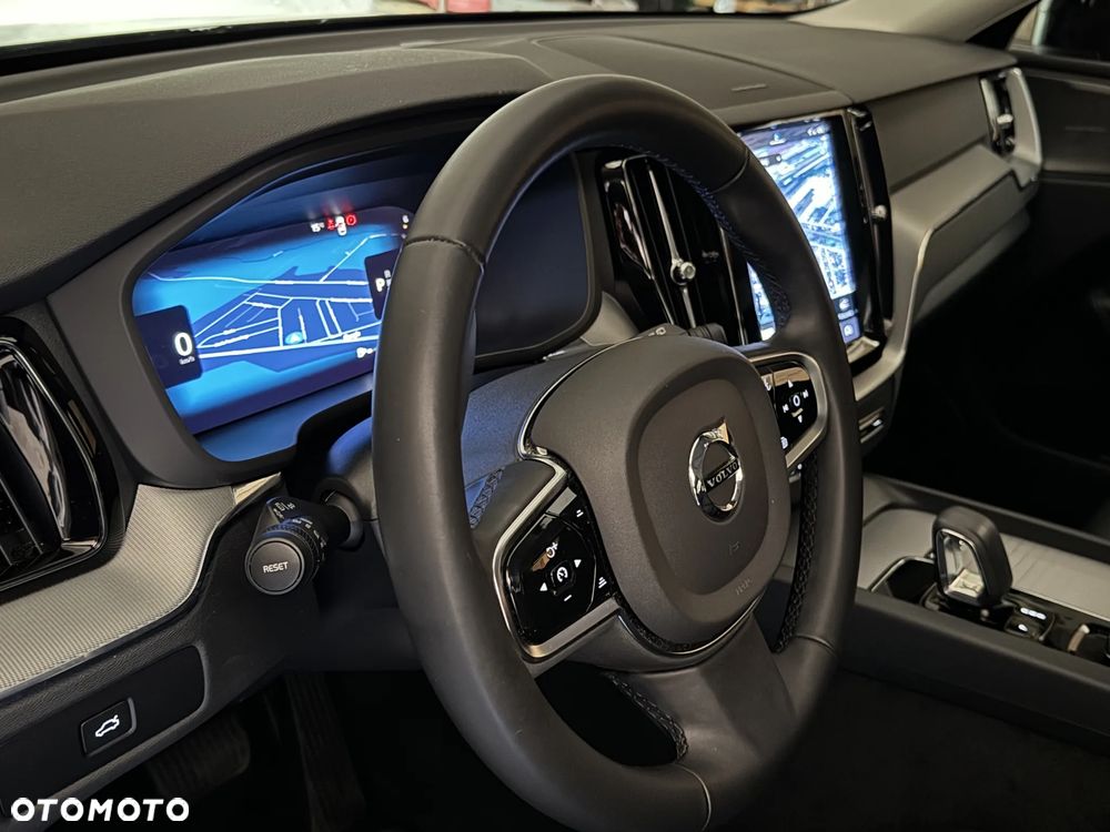 Volvo XC 60 B4 D AWD Plus Dark - 16