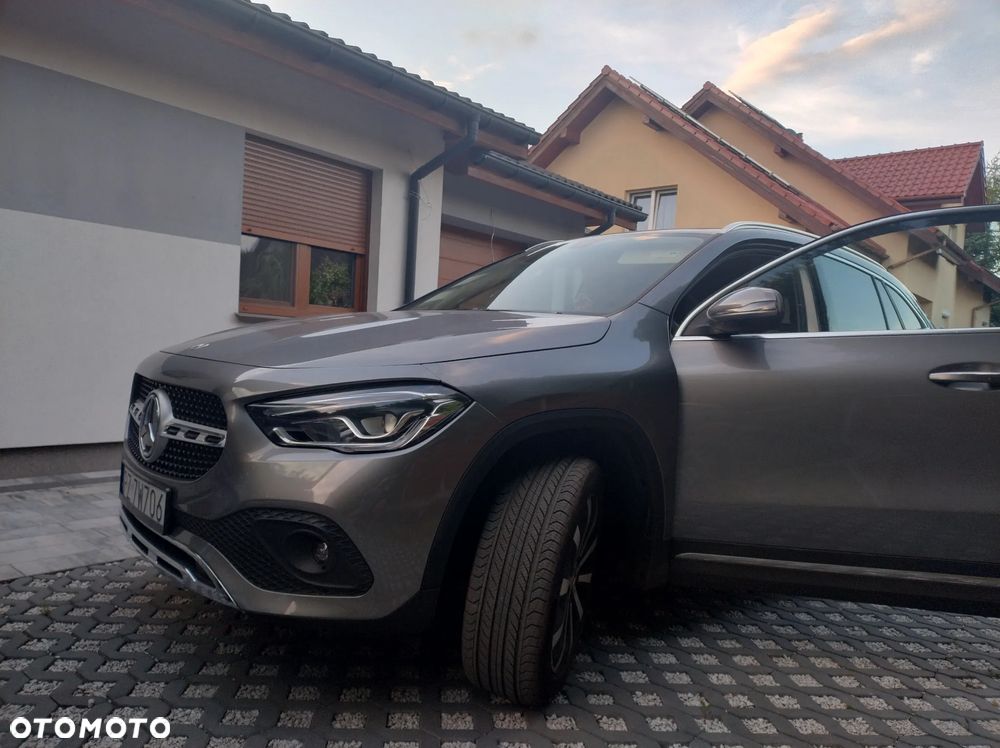 Mercedes-Benz GLA - 32