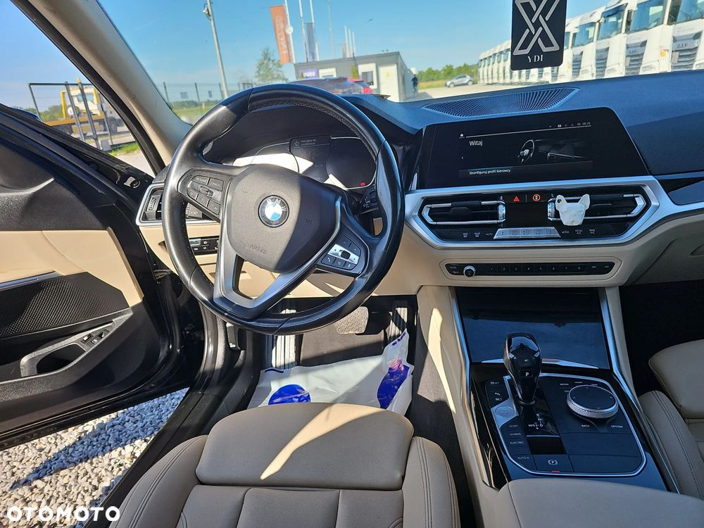 BMW Seria 3 330e Sport Line - 11
