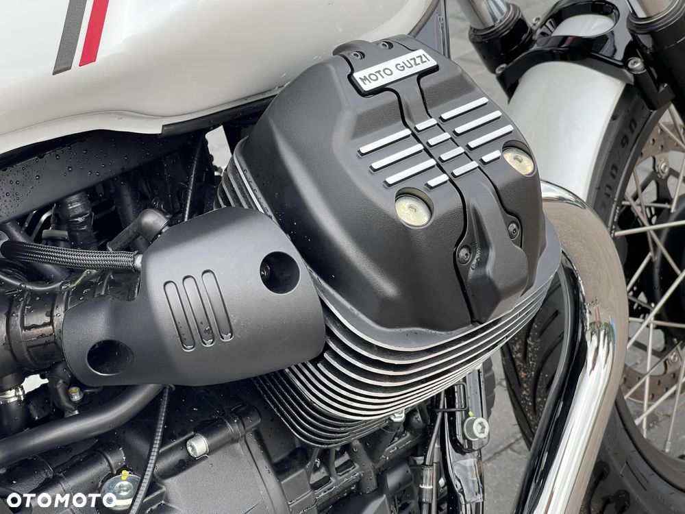 Moto Guzzi V7 - 24