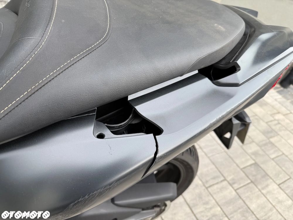 Yamaha Tmax - 15
