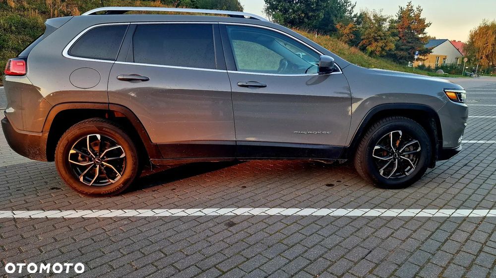 Jeep Cherokee - 8