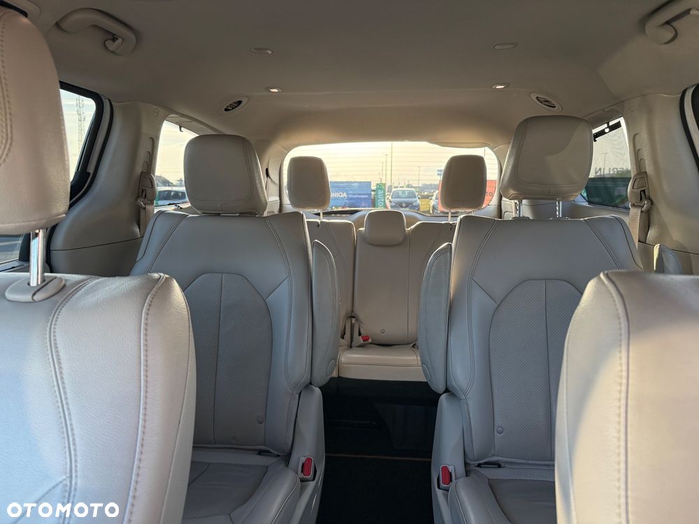 Chrysler Pacifica - 21