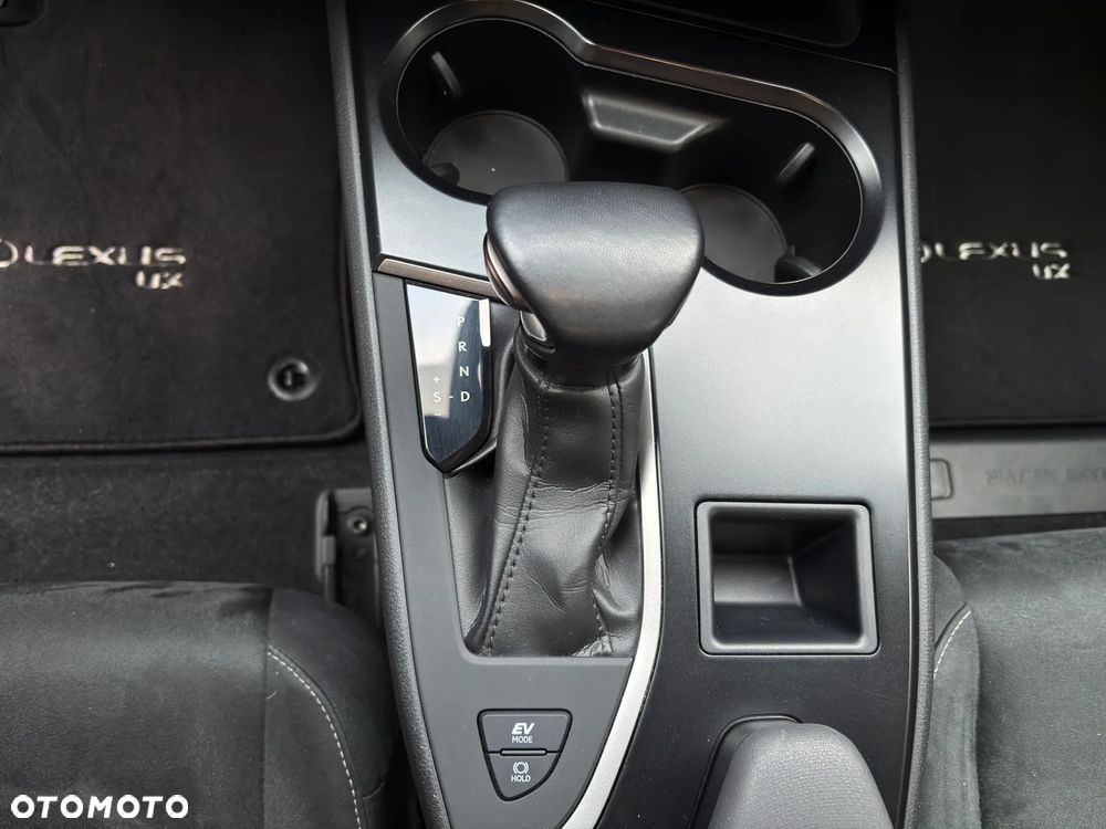Lexus UX 250h GPF Business 2WD - 27