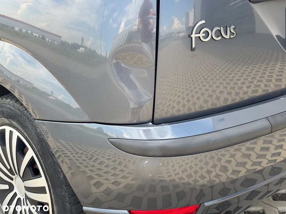 Ford Focus 1.6 Ghia - 17