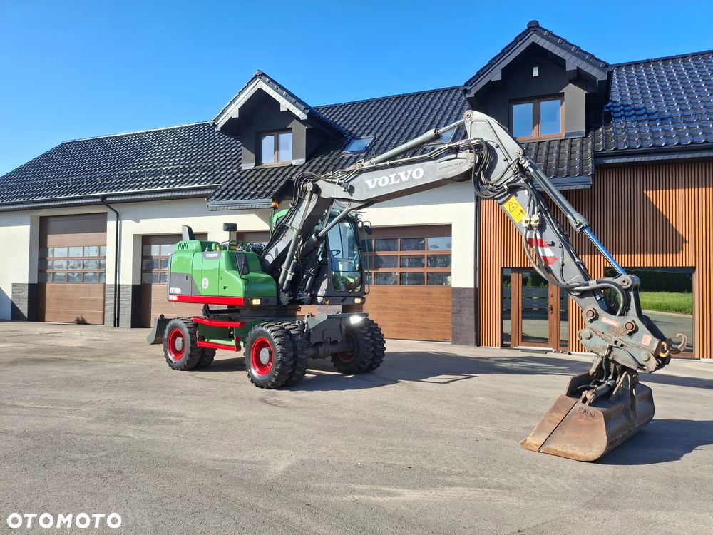 Volvo EW 140D Koparka Kołowa OilQuick Szybkozłącze Podwójne Koła 2015 Rok 2439 MTH Moc: 204 KM Dodatkowa Łyżka Pług Bardzo Dobry Stan Sprowadzona - 2
