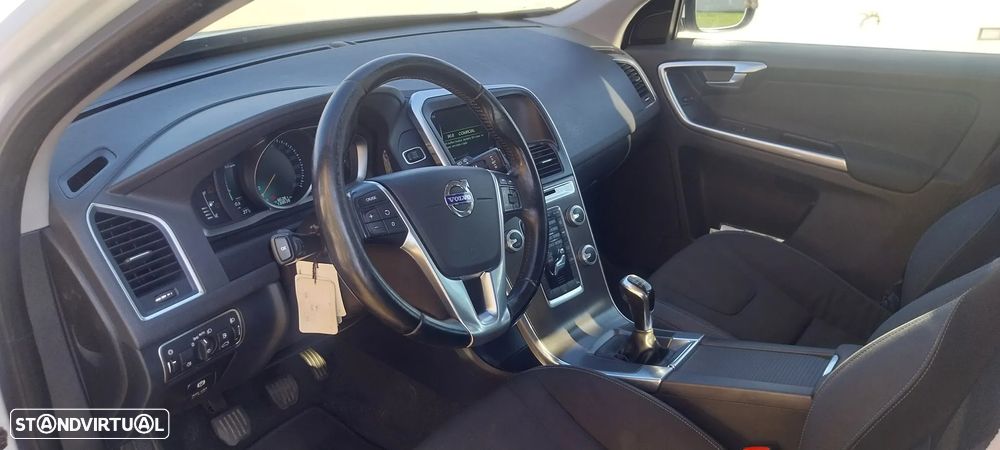 Volvo XC 60 2.0 D4 Momentum - 21