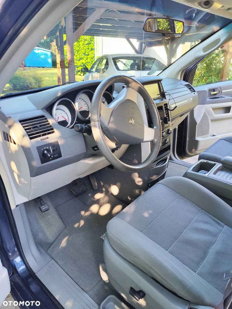 Dodge Grand Caravan - 6