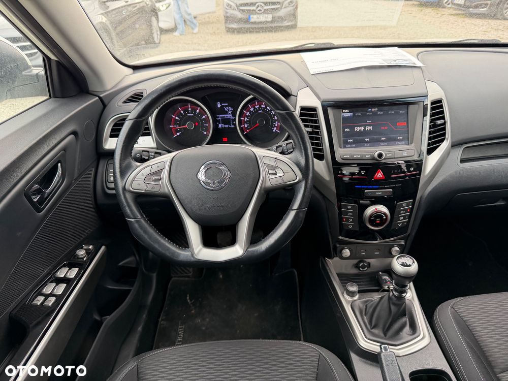 SsangYong/KGM Tivoli e-XGi 160 2WD Black+White - 34