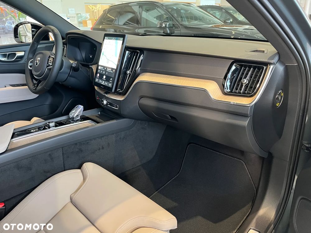 Volvo XC 60 T6 Plug-In Hybrid AWD Ultra Dark - 9