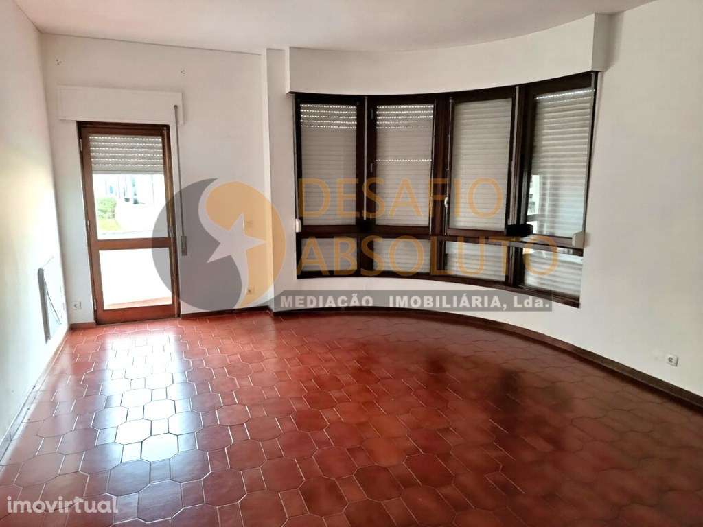 Apartamento T2 c/ Terraço e Parqueamento. Santana | Sesimbra - Grande imagem: 2/17