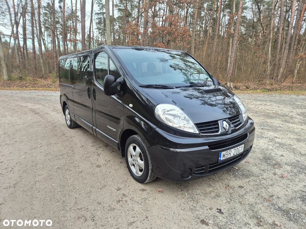Renault Trafic 2.0 dCi 115 FAP Grand Passenger Black Edition - 3