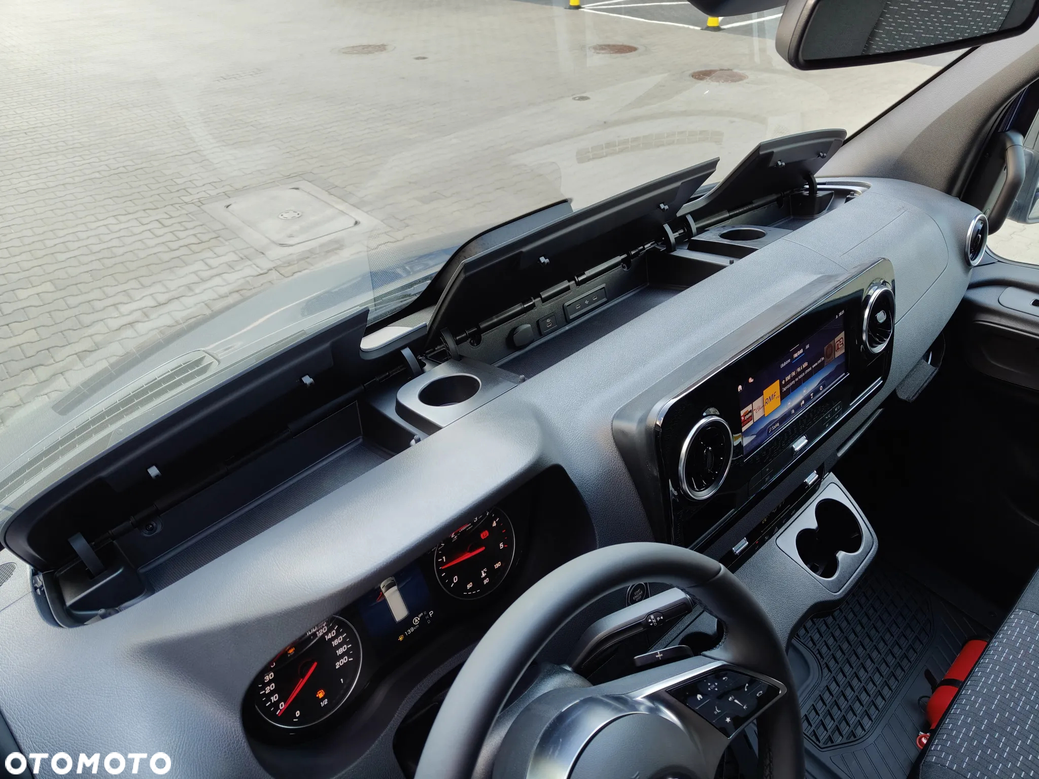 Mercedes-Benz Sprinter - 16